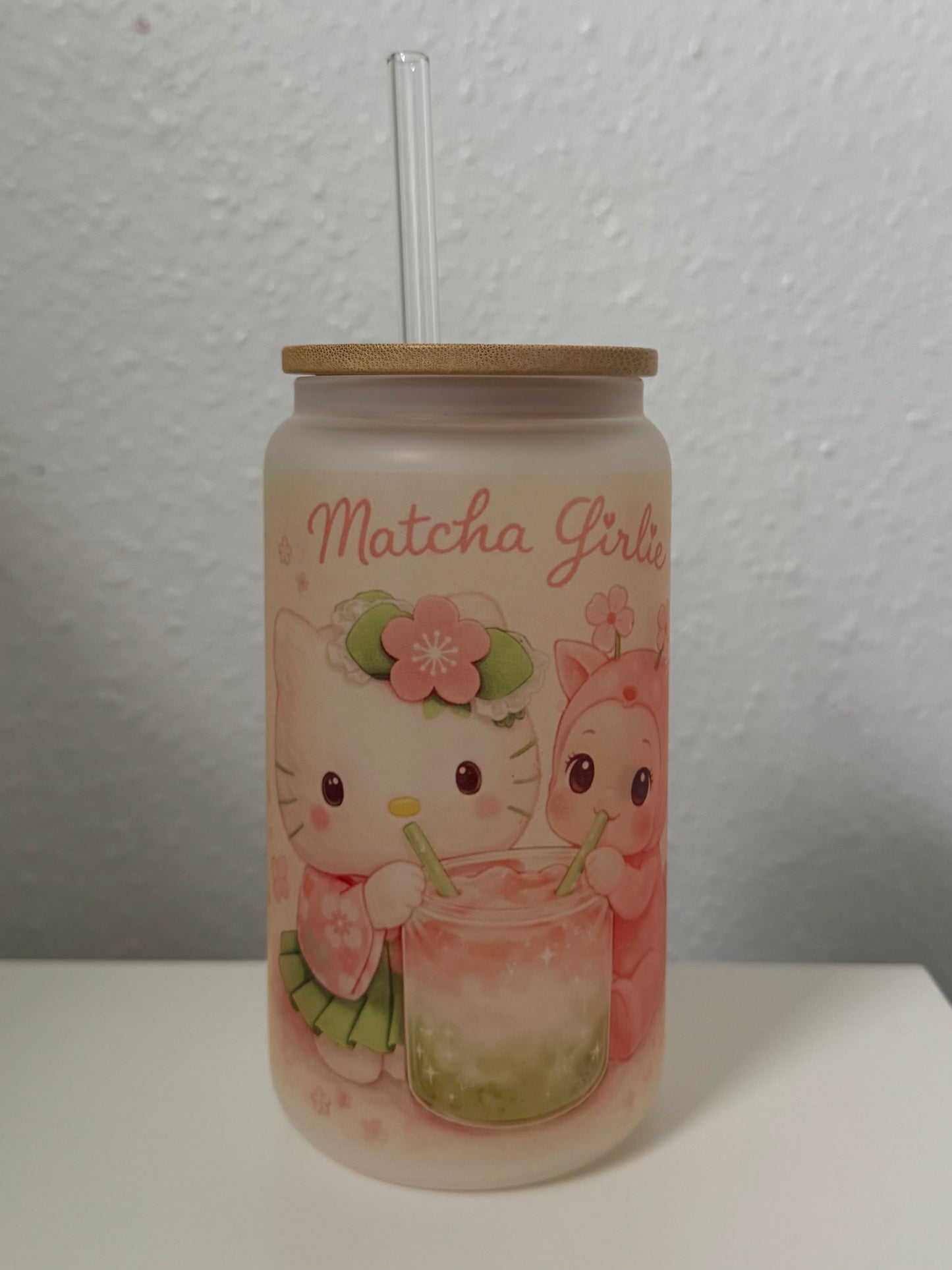 Hello Kitty Matcha Glas mit Bambusdeckel & Glasstrohhalm – 16oz (ca. 473 ml) 🌸🍵