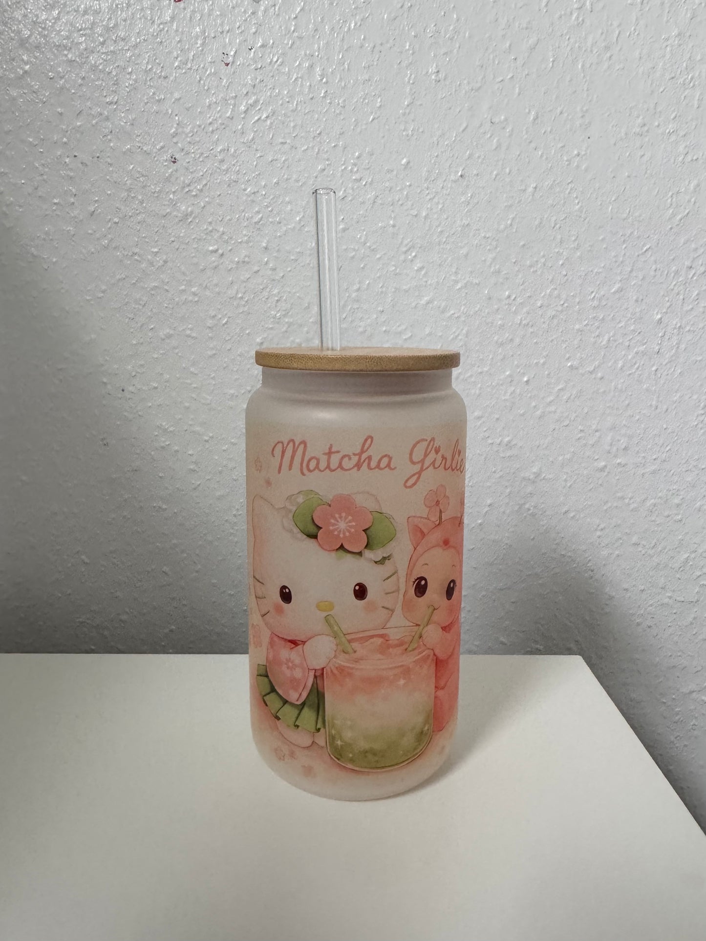 Hello Kitty Matcha Glas mit Bambusdeckel & Glasstrohhalm – 16oz (ca. 473 ml) 🌸🍵